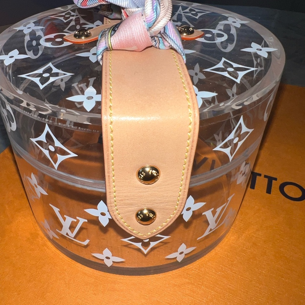 Authentic Louis Vuitton Clear Monogram Acrylic Vanity with Free Pink Scarf - Picture 5 of 7